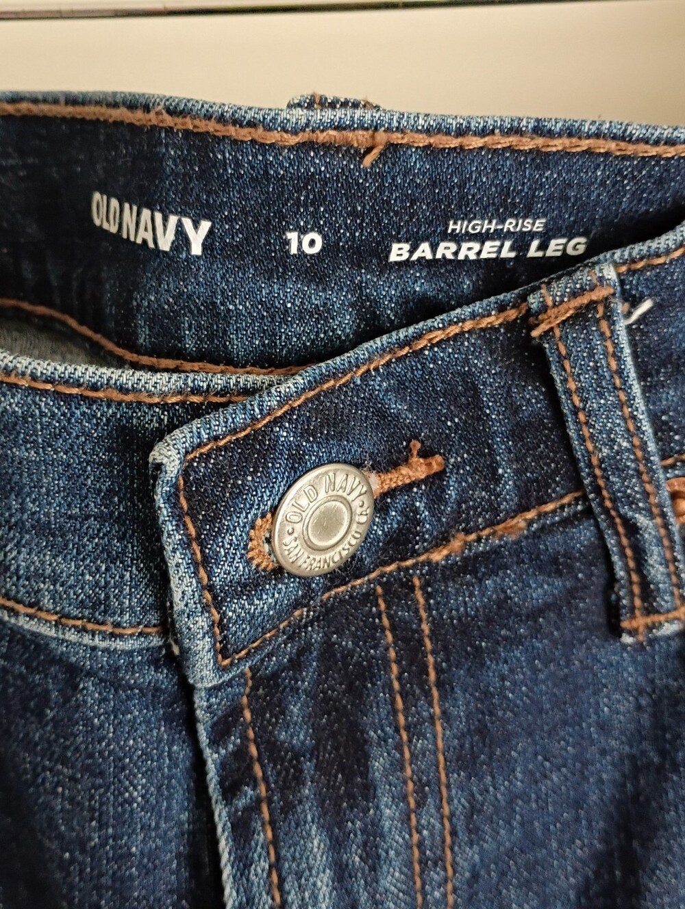 Old Navy Dark Wash High-Waist Barrel Ankle Denim Jeans - Picture 4 of 8